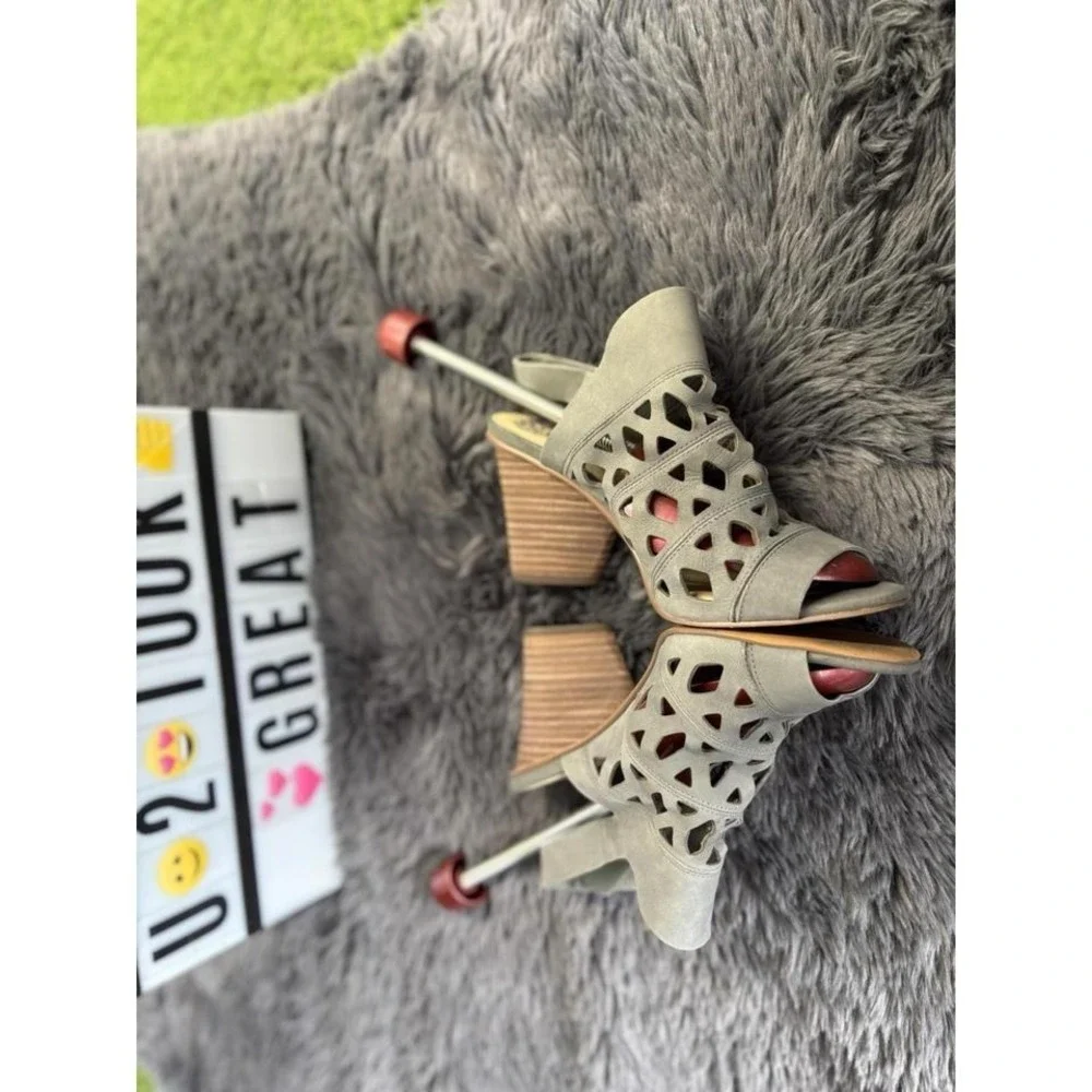 Vince Camuto Womens 8.5 W Deverly chunky block‎ heels